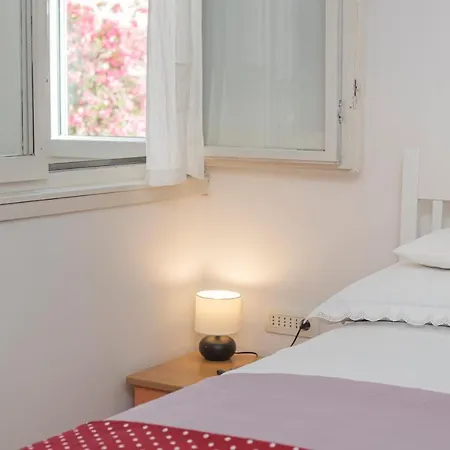 La Maison Central Apartman *