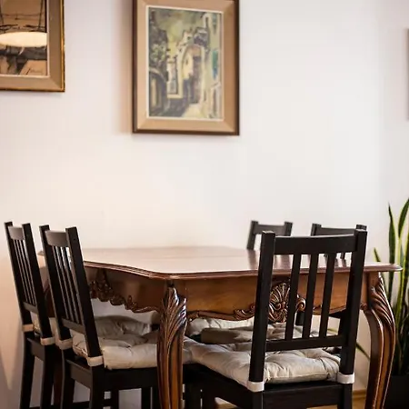 La Maison Central 아파트